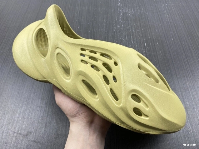 Sulfur GV6775 Foam RNNR Adidas Yeezy 1125